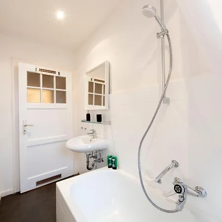 Worker Apartment In Kleve - 3 Bedrooms - 7 Beds