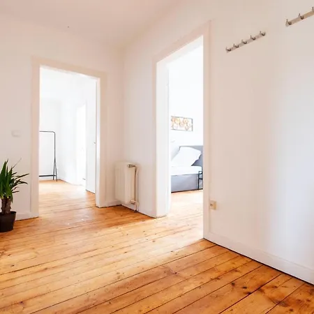 Worker Apartment In Kleve - 3 Bedrooms - 7 Beds