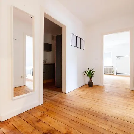 Daire Worker Apartment In Kleve - 3 Bedrooms - 7 Beds